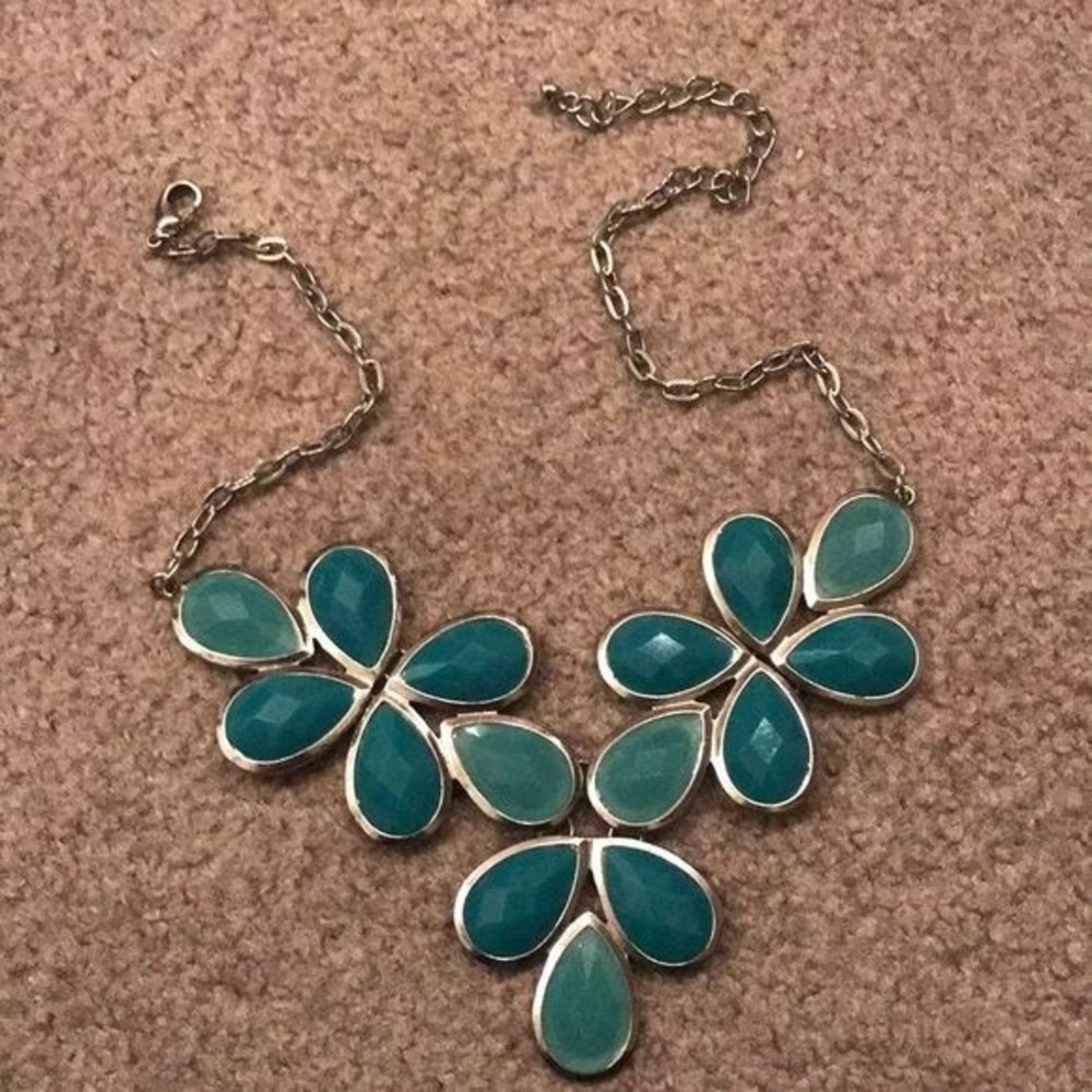 Francesca's Beautiful Floral Silver & Teal Statement Necklace